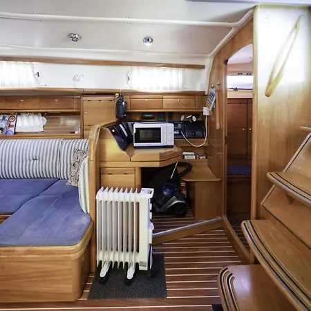 Precioso Barco En Puerto Del Masnou, En El Maresme 펜션 마스노우